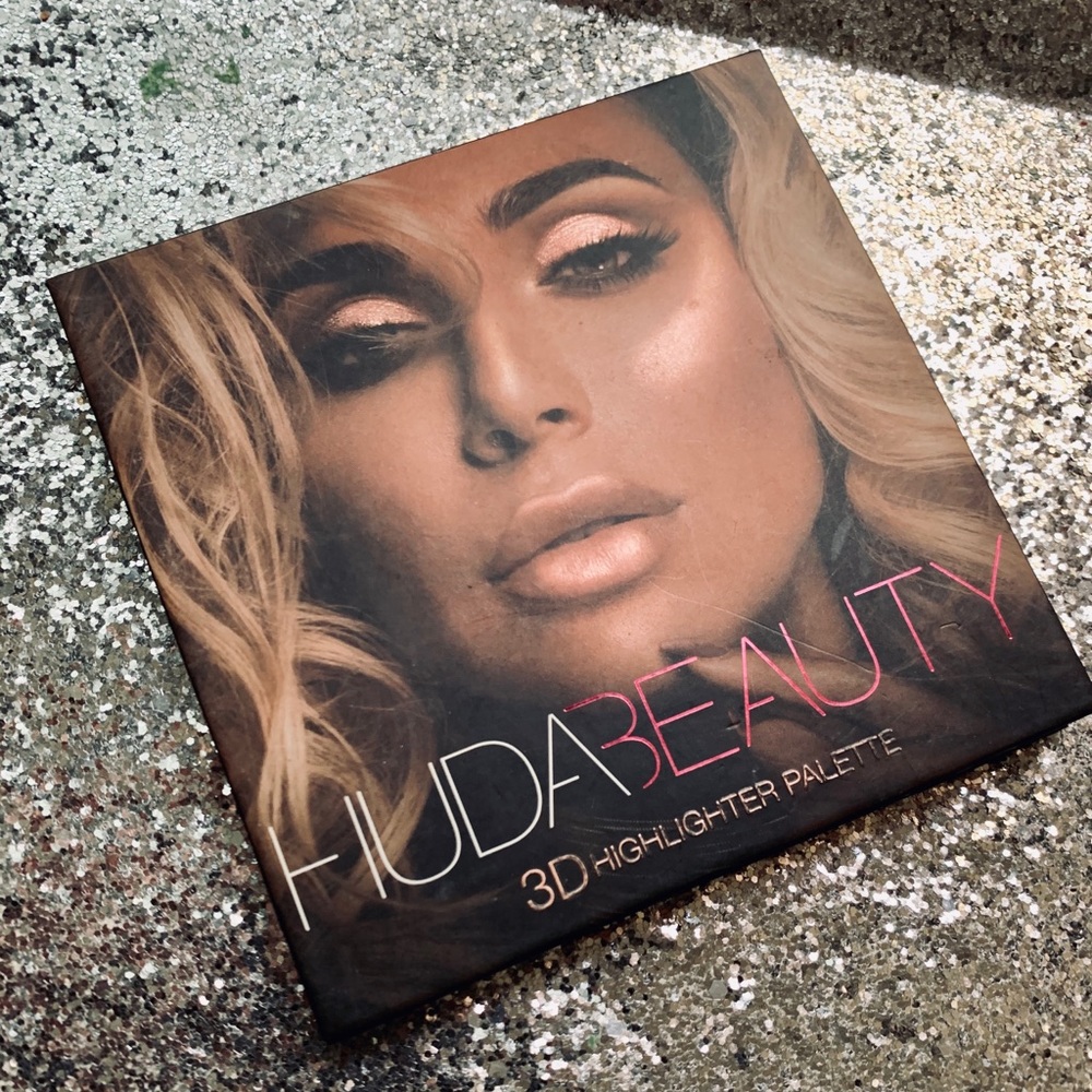 HUDABEAUTY 3D HIGHLIGHTER PALETTE